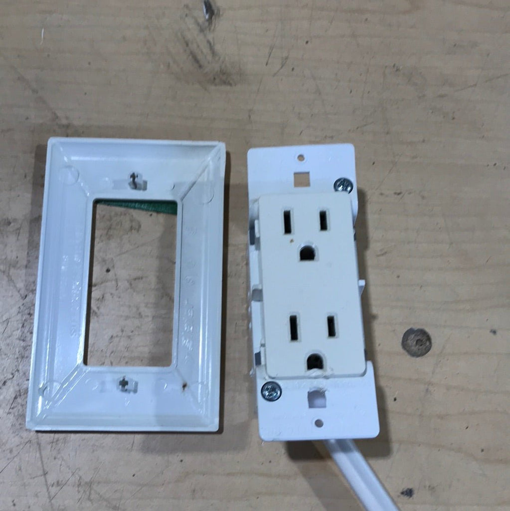 Used RV 15A-125 Volt Wall Receptacle / Outlet - SC 85 - Young Farts RV Parts