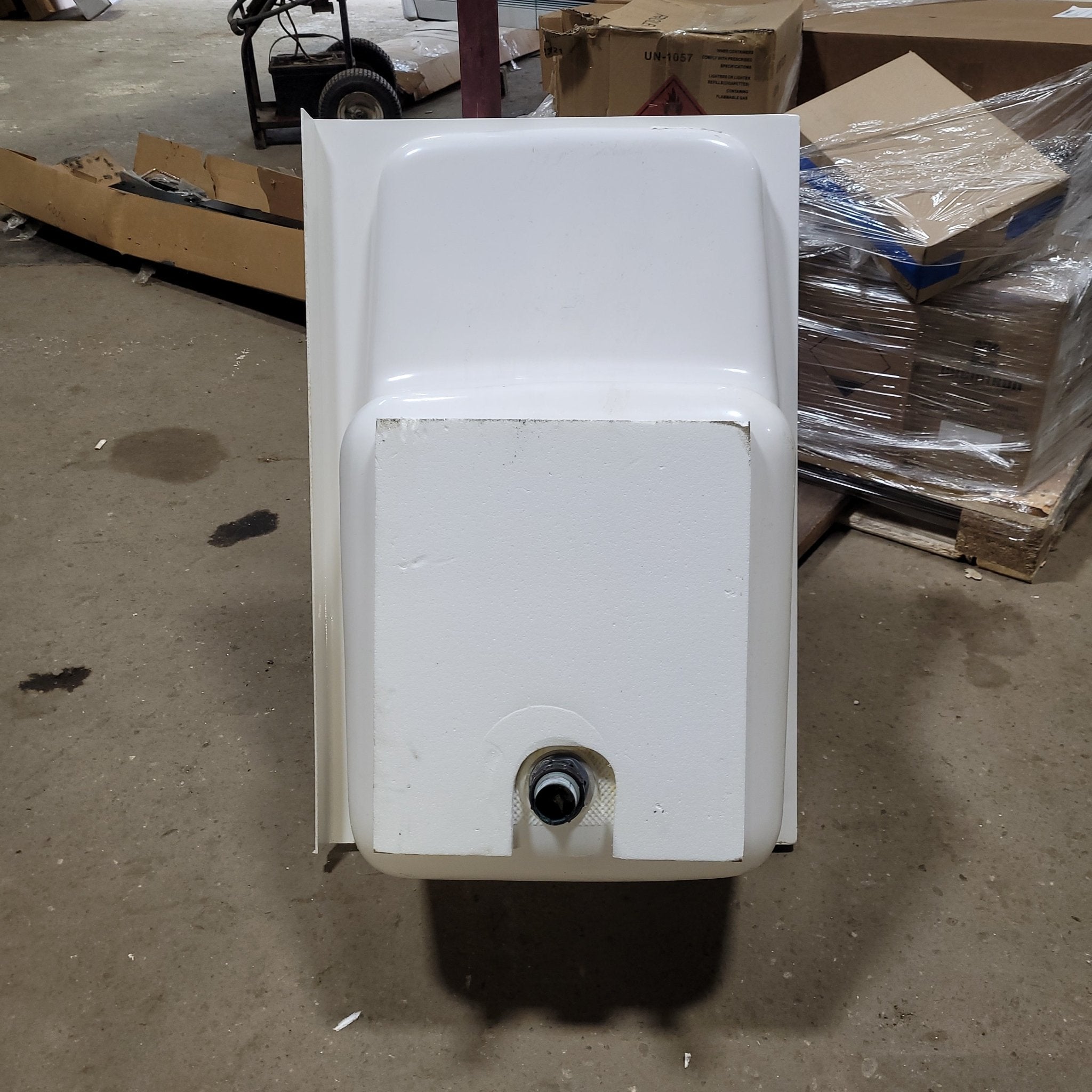 Used RV Bath Tub 35 7/8” x 23 1/2” LHD, Step Tub - Young Farts RV Parts