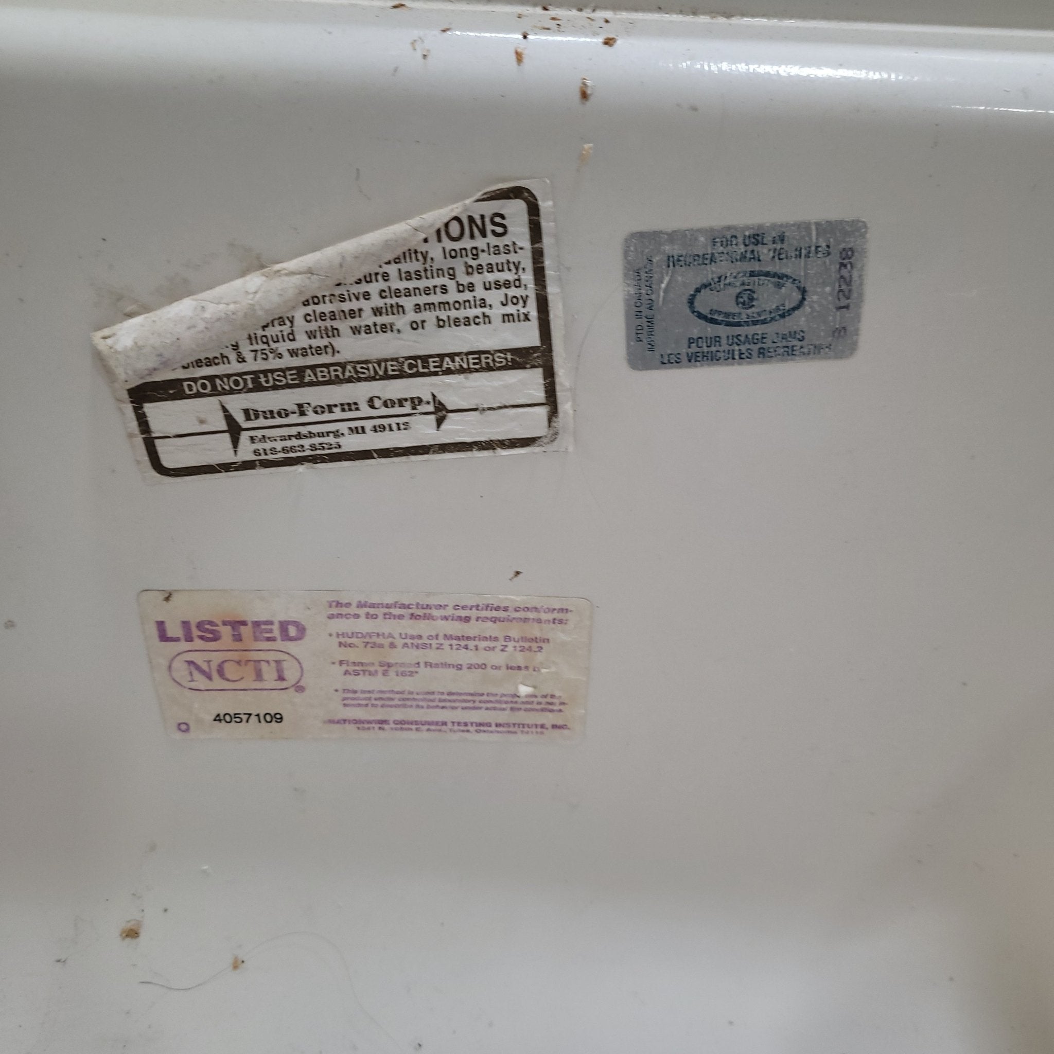 Used RV Bath Tub 35 7/8” x 23 1/2” LHD, Step Tub - Young Farts RV Parts