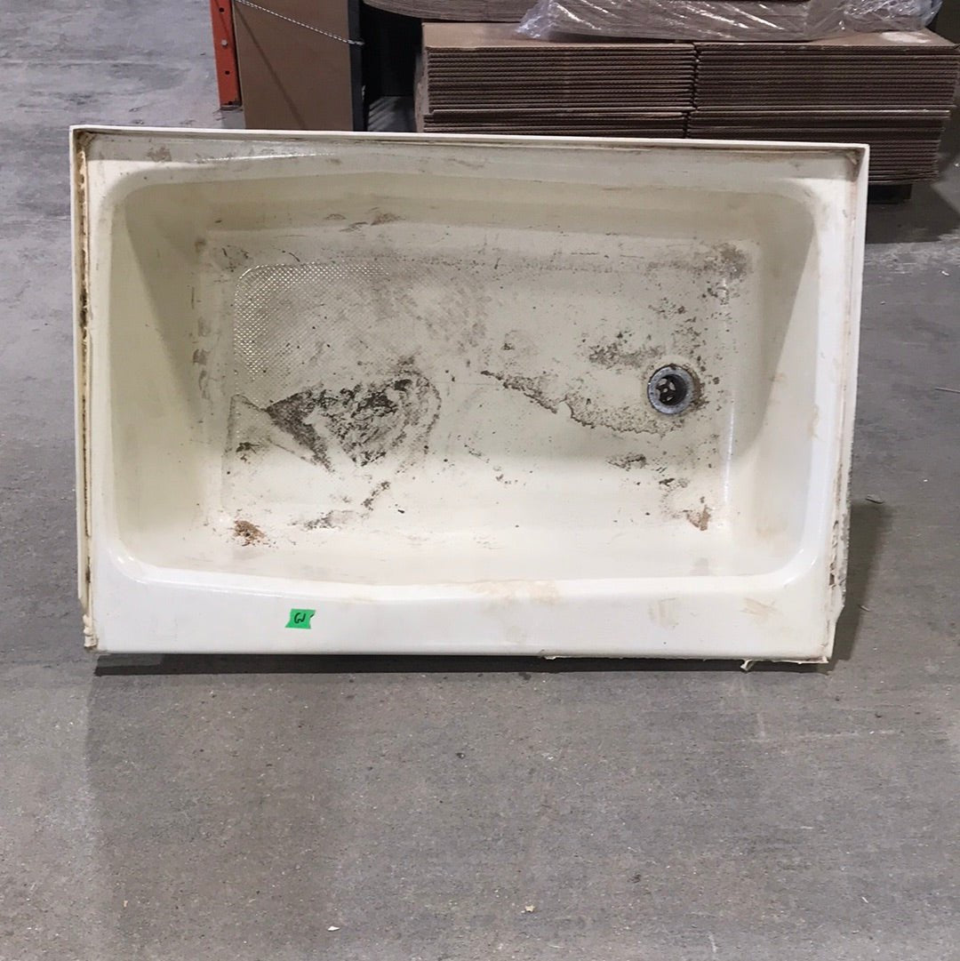 Used RV Bath Tub 36” L x 24 W ” RH Drain - Young Farts RV Parts