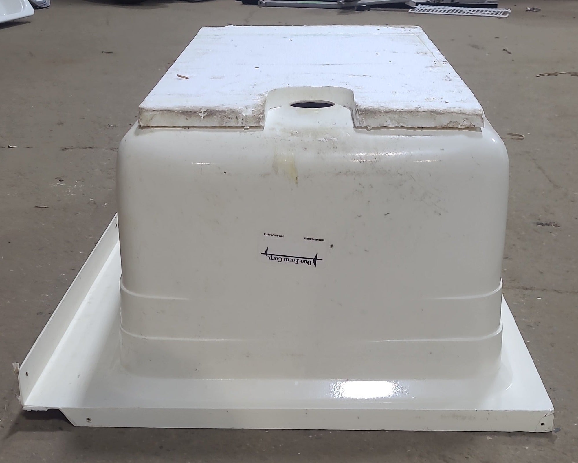 Used RV Bath Tub 36” x 24” Left Hand Drain - Young Farts RV Parts