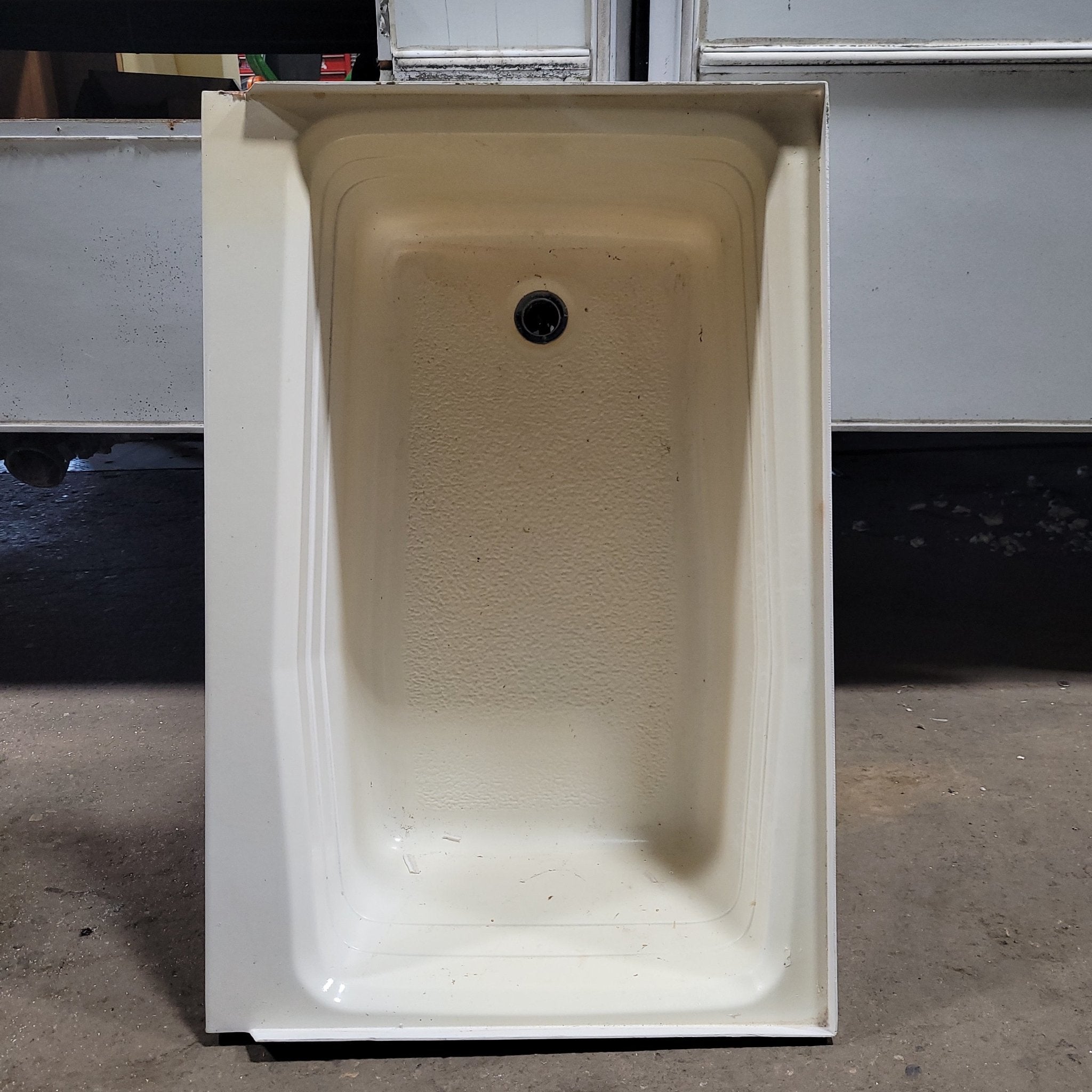 Used RV Bath Tub 36” x 24” LHD - Young Farts RV Parts