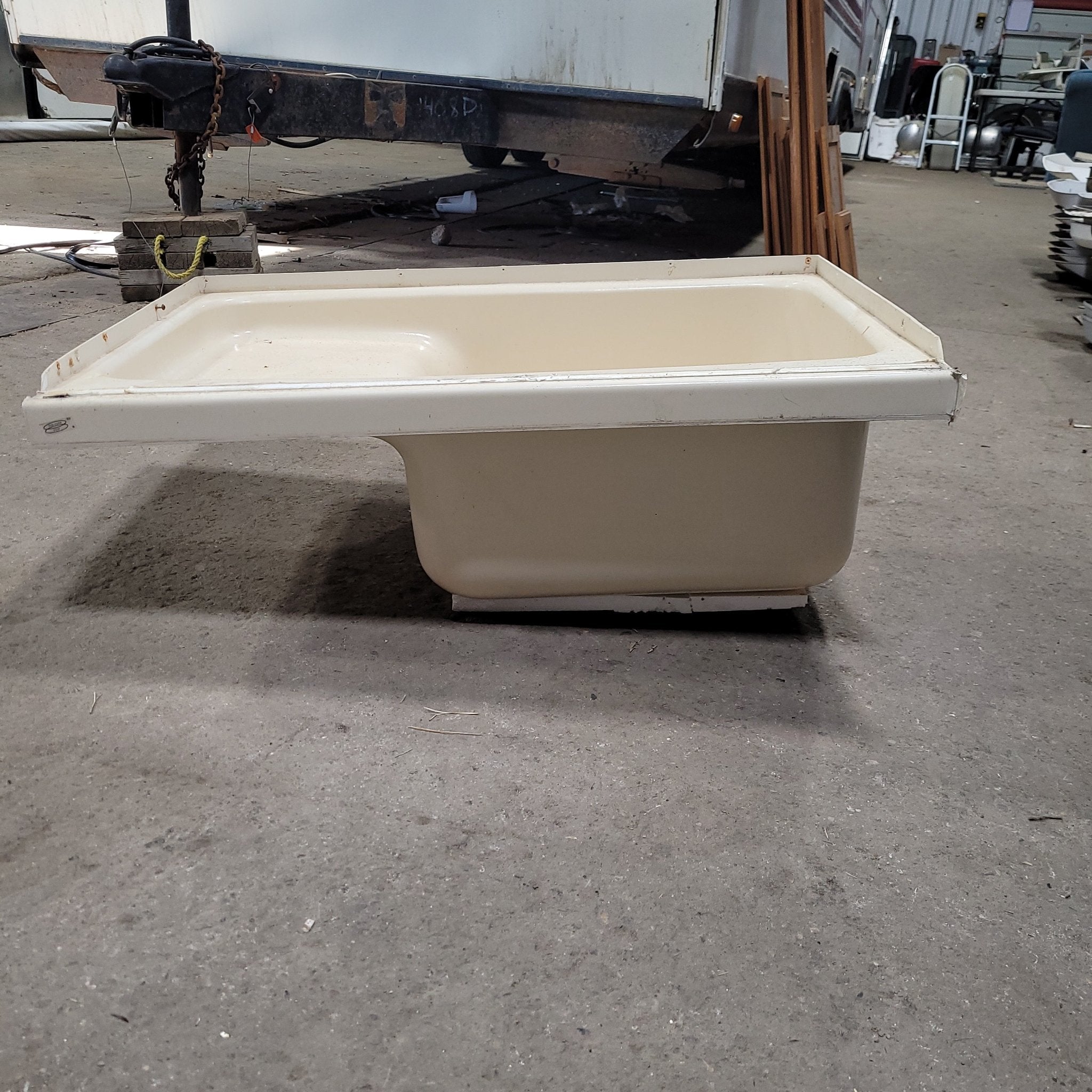 Used RV Bath Tub 36” x 24” RHD Step Tub - Young Farts RV Parts