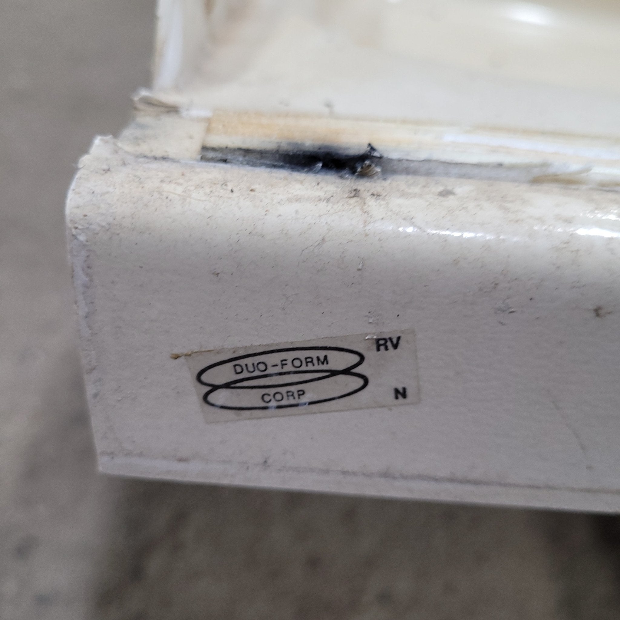 Used RV Bath Tub 36” x 24” RHD Step Tub - Young Farts RV Parts