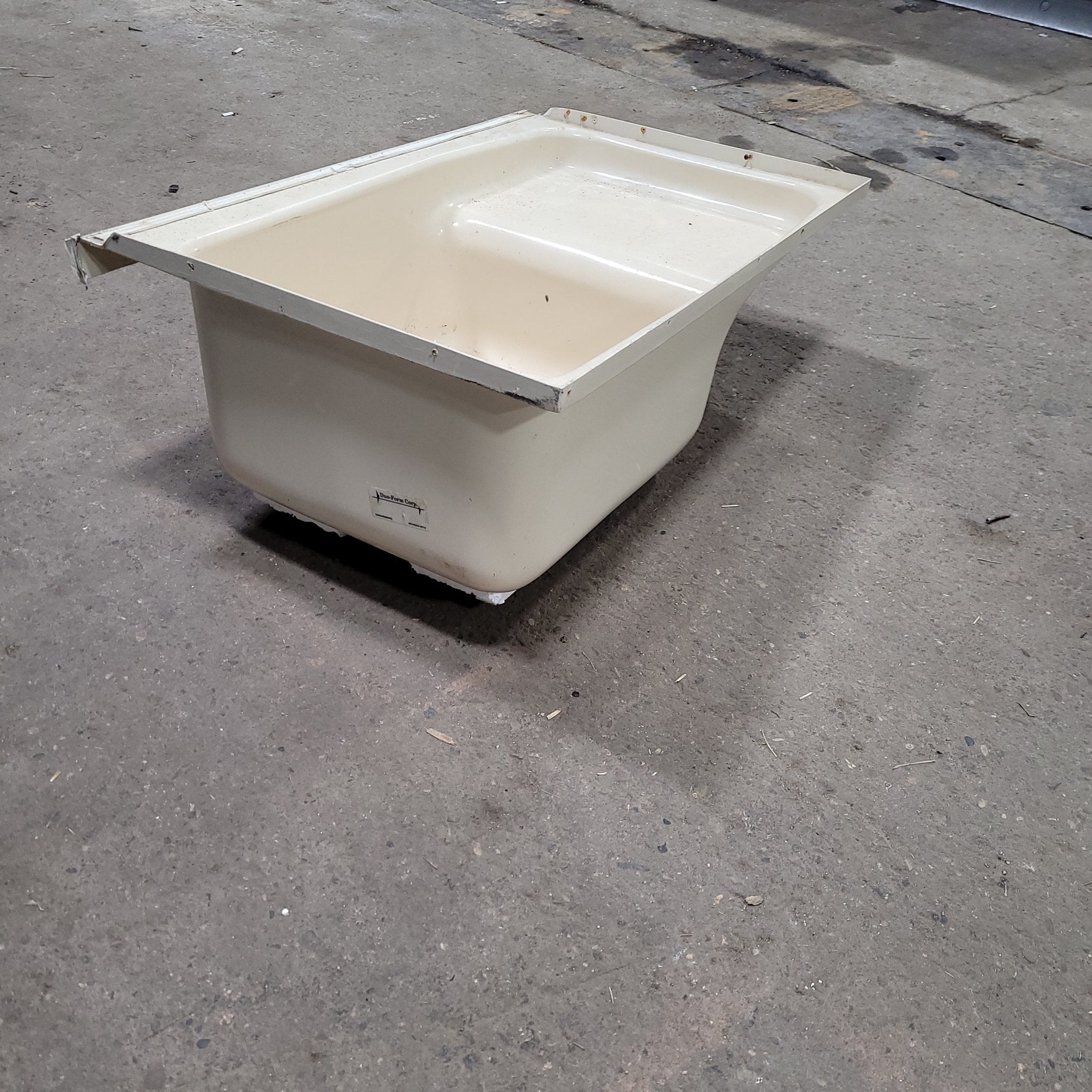 Used RV Bath Tub 36” x 24” RHD Step Tub - Young Farts RV Parts
