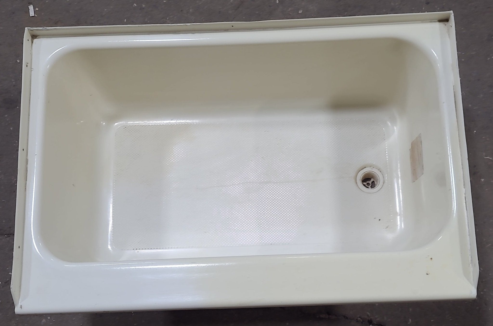Used RV Bath Tub 36” x 24” Right Hand Drain - Young Farts RV Parts