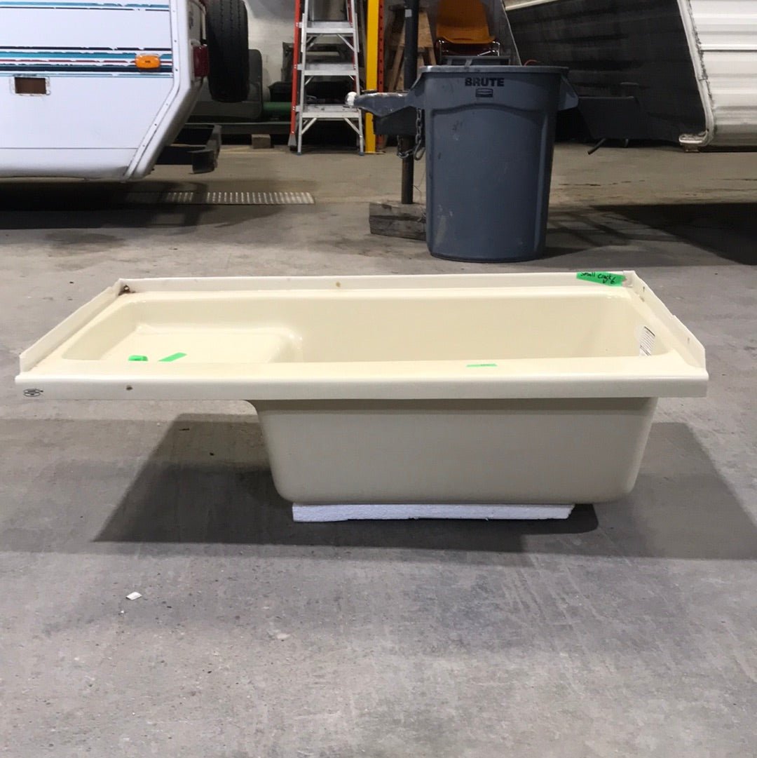 Used RV Bath Tub 40” x 24” RHD Step Tub - Young Farts RV Parts