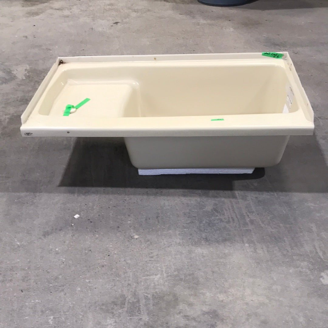 Used RV Bath Tub 40” x 24” RHD Step Tub - Young Farts RV Parts