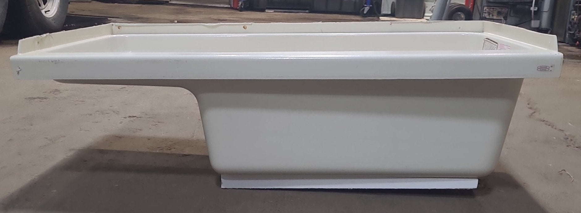 Used RV Bath Tub 40” x 24” RHD Step Tub - Young Farts RV Parts