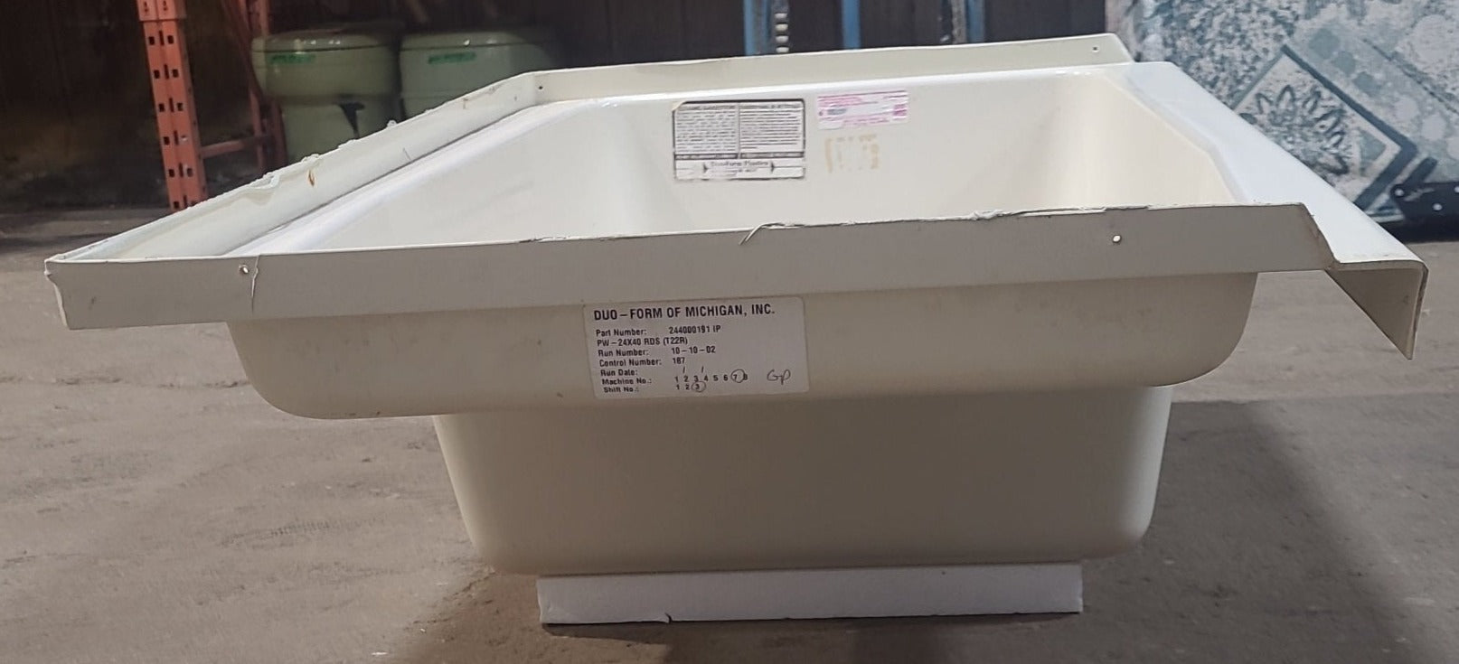 Used RV Bath Tub 40” x 24” RHD Step Tub - Young Farts RV Parts