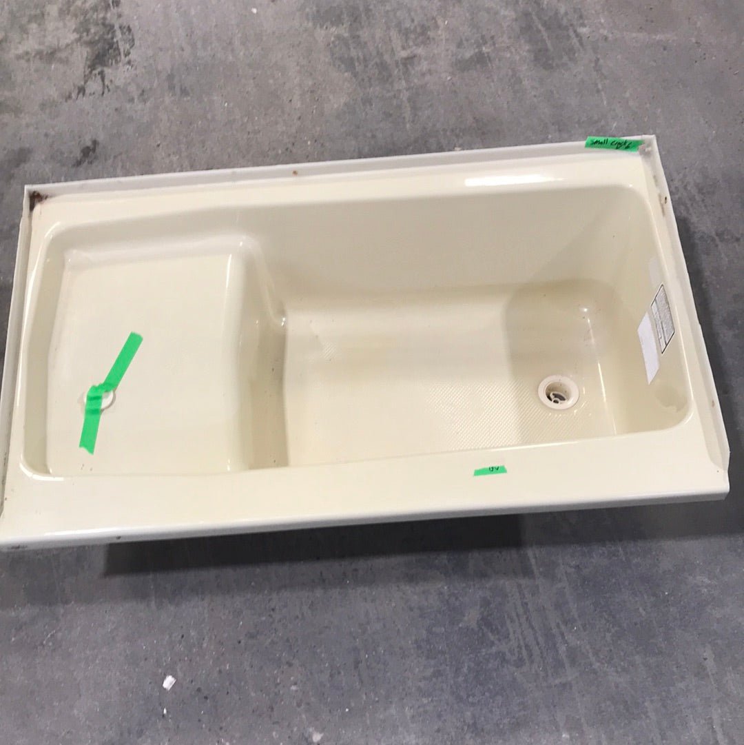 Used RV Bath Tub 40” x 24” RHD Step Tub - Young Farts RV Parts