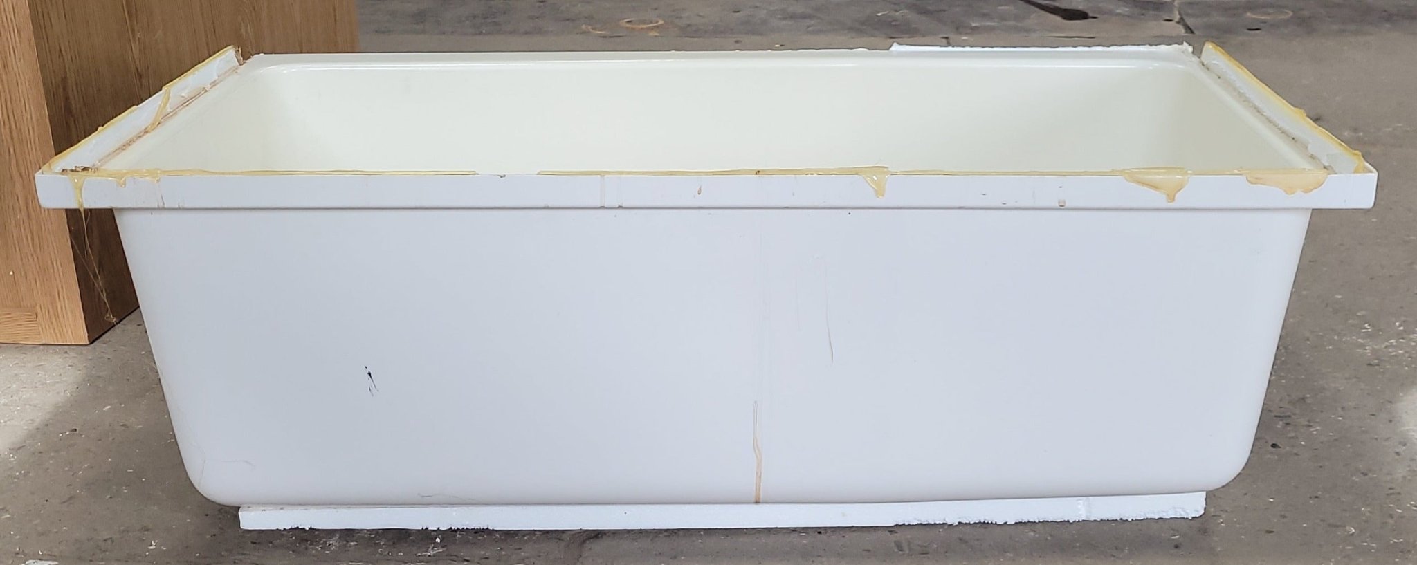 Used RV Bath Tub 41” x 24” Right Hand Drain - Young Farts RV Parts