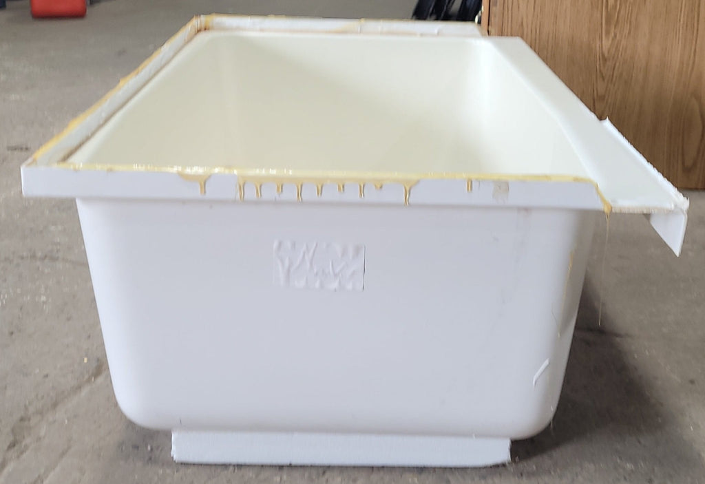 Used RV Bath Tub 41” x 24” Right Hand Drain - Young Farts RV Parts