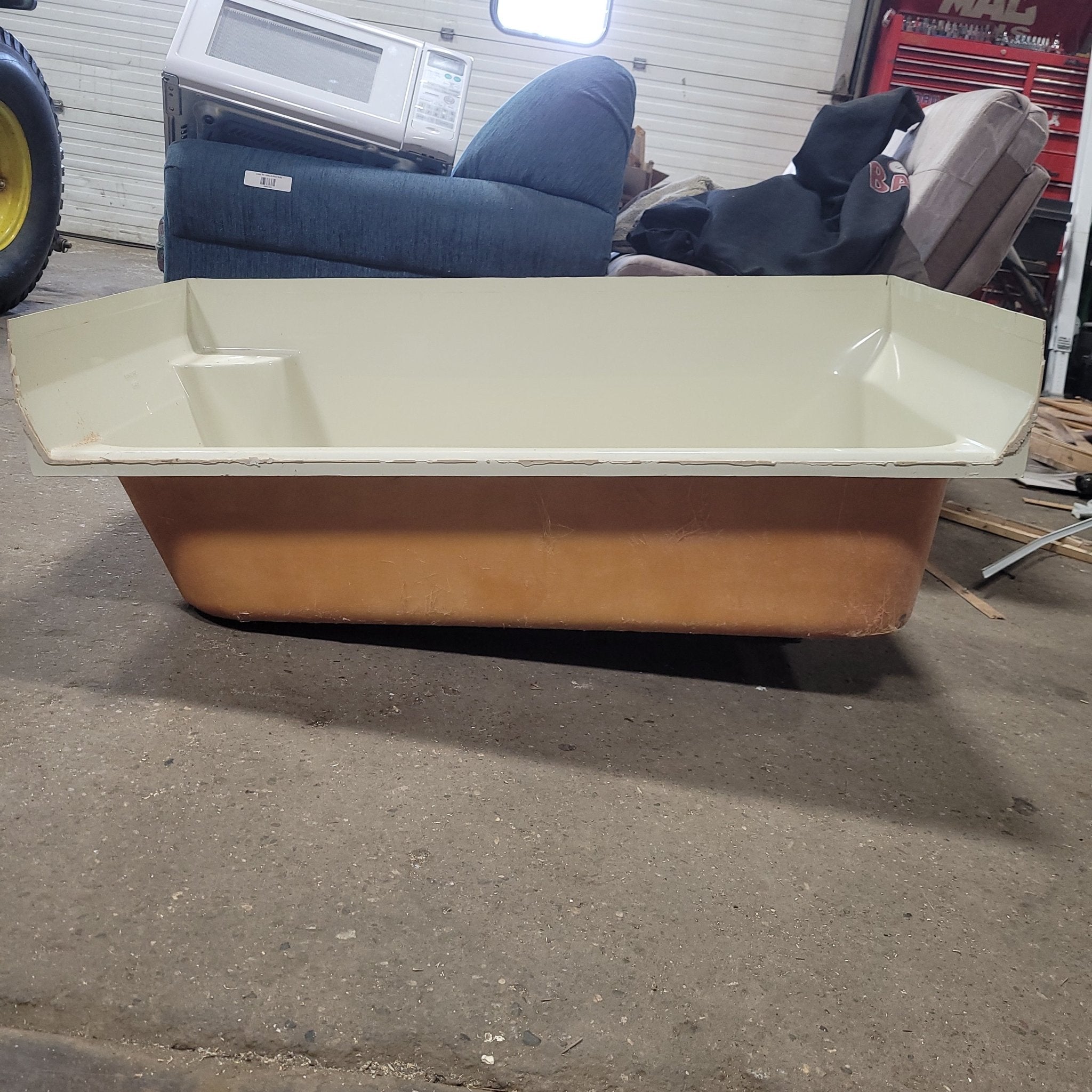 Used RV Bath Tub 45 3/4” x 24 1/2” RHD - Young Farts RV Parts
