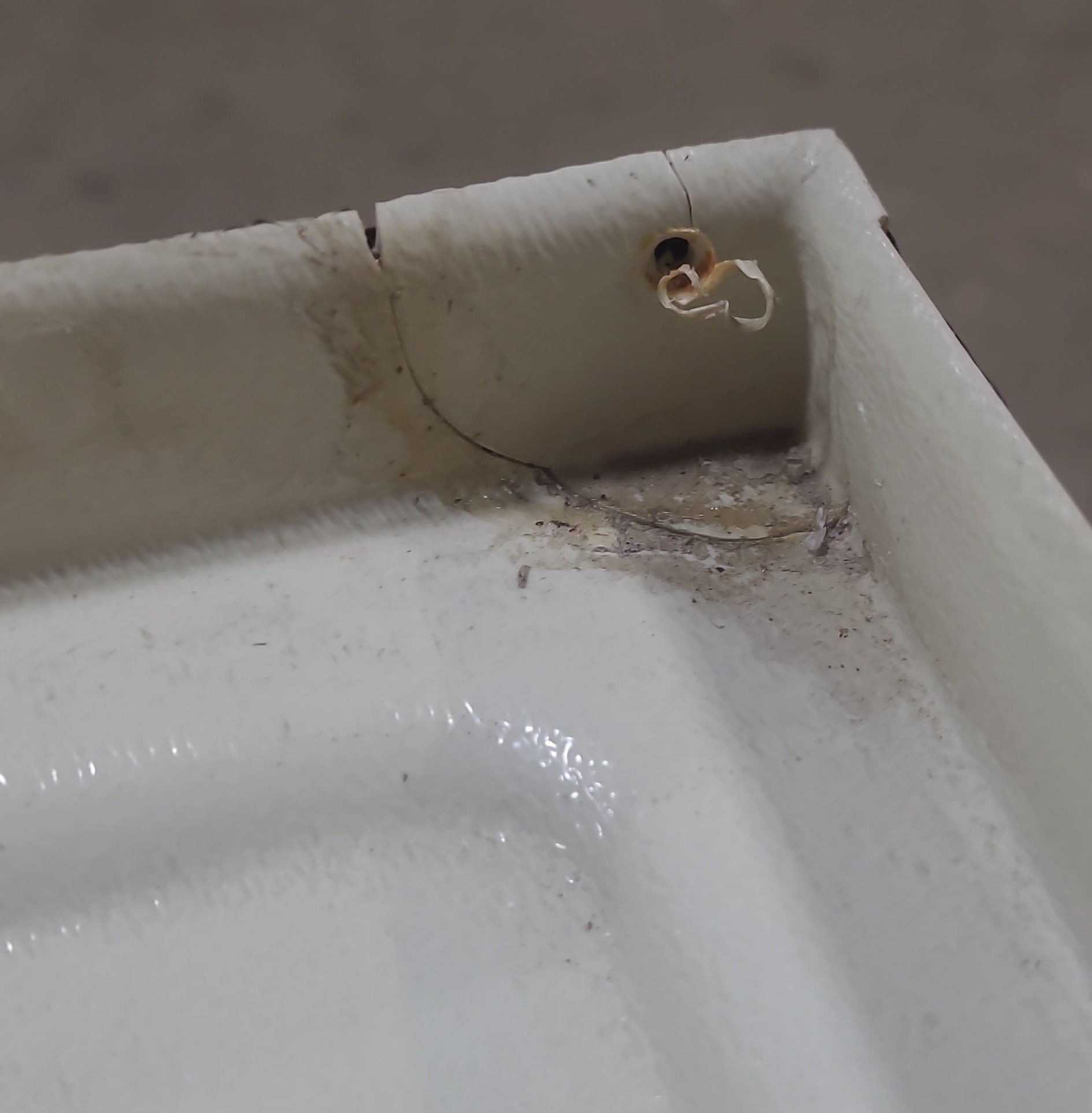 Used RV Bath Tub 54 1/8” x 27 1/4” Right Hand Drain - Young Farts RV Parts