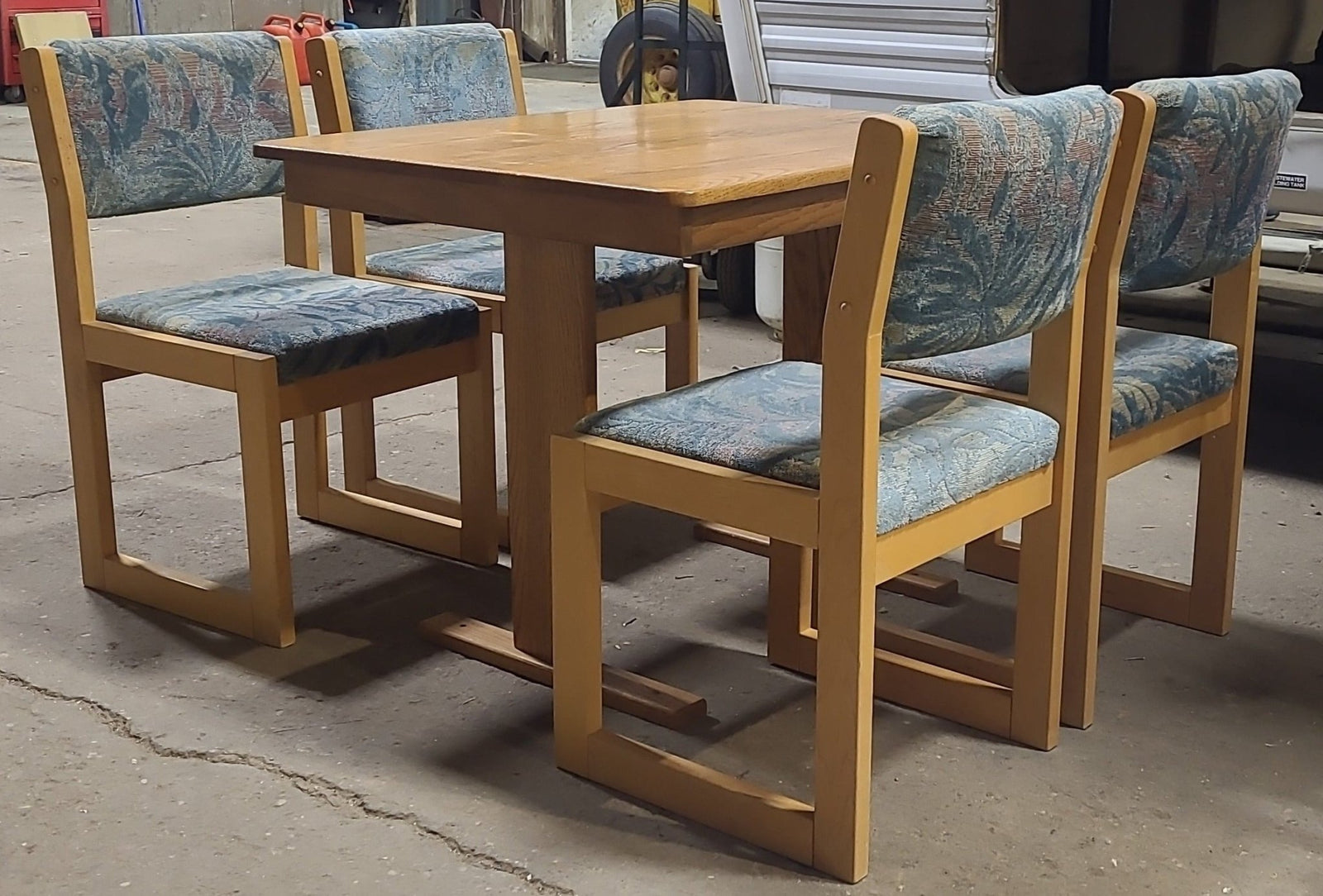 Used RV Dining Table Set- 5 piece - Young Farts RV Parts