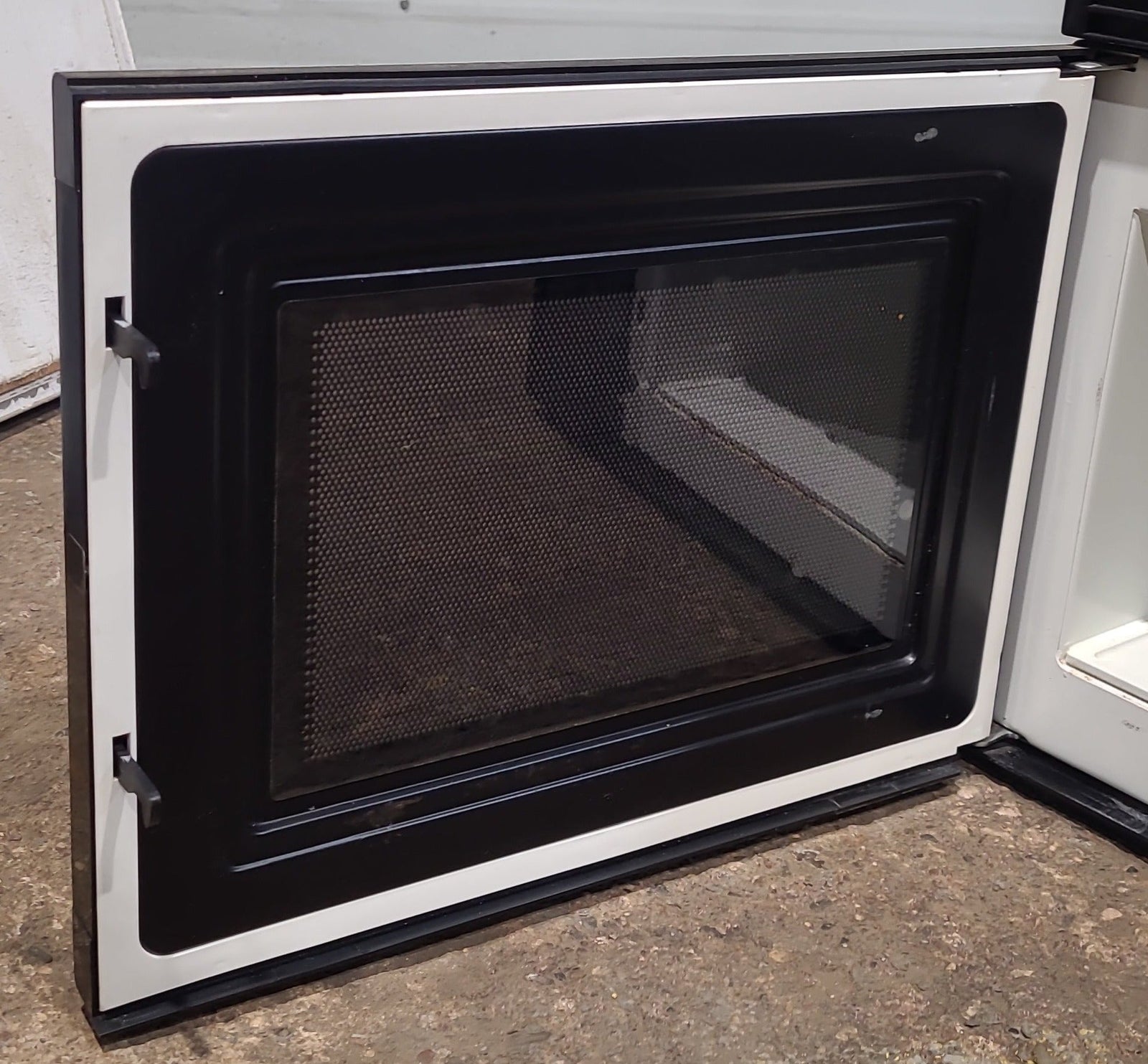 Used RV Microwave 20 1/2