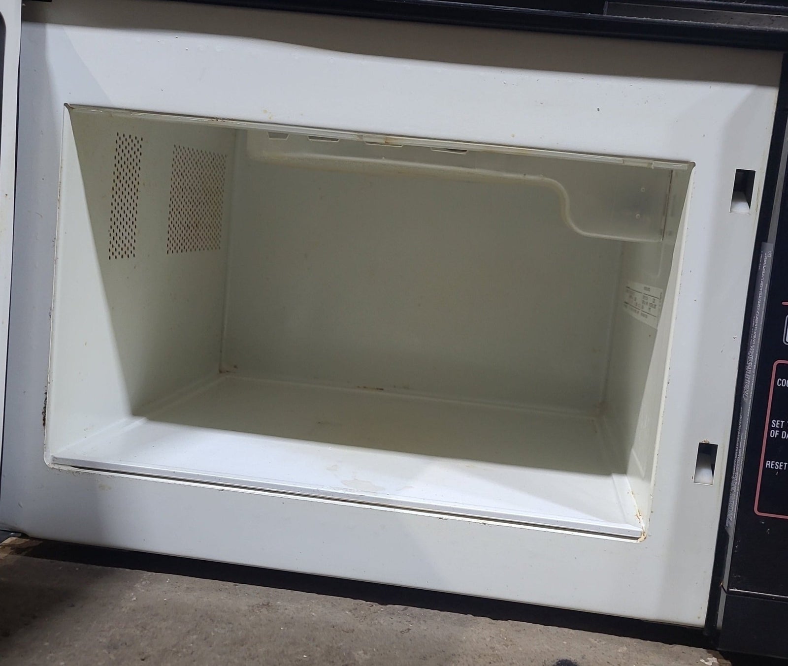 Used RV Microwave Magic Chef 20 3/8