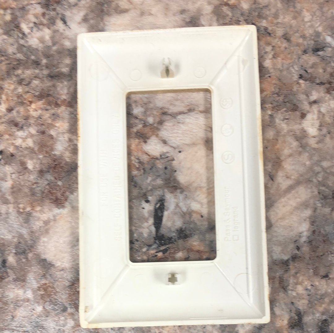 Used RV Receptacle Wall / Face Plate - Young Farts RV Parts