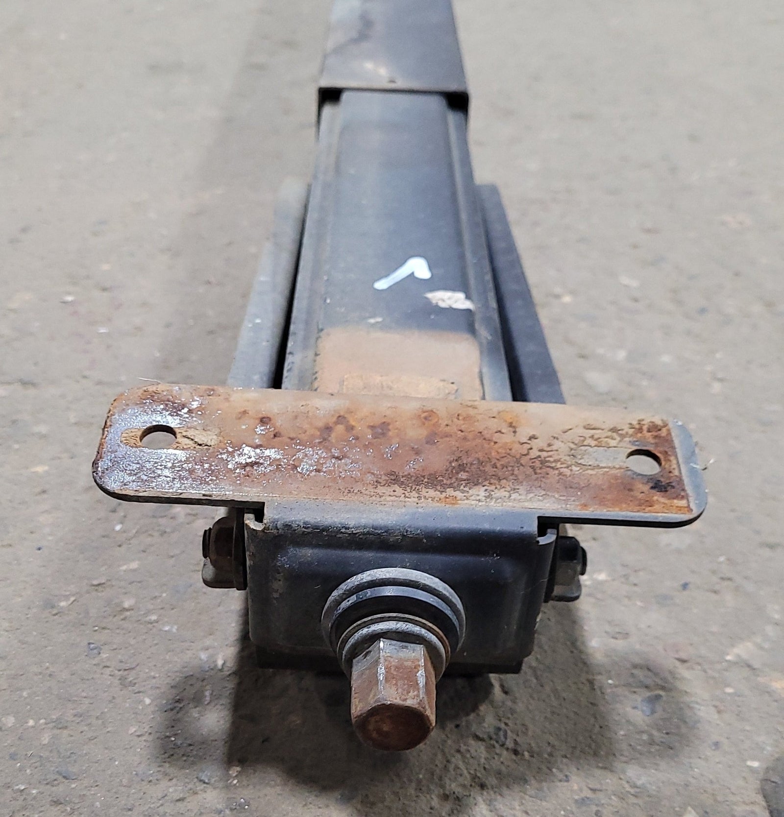 Used Scissor Style Stabilizer Jack 75 1/2