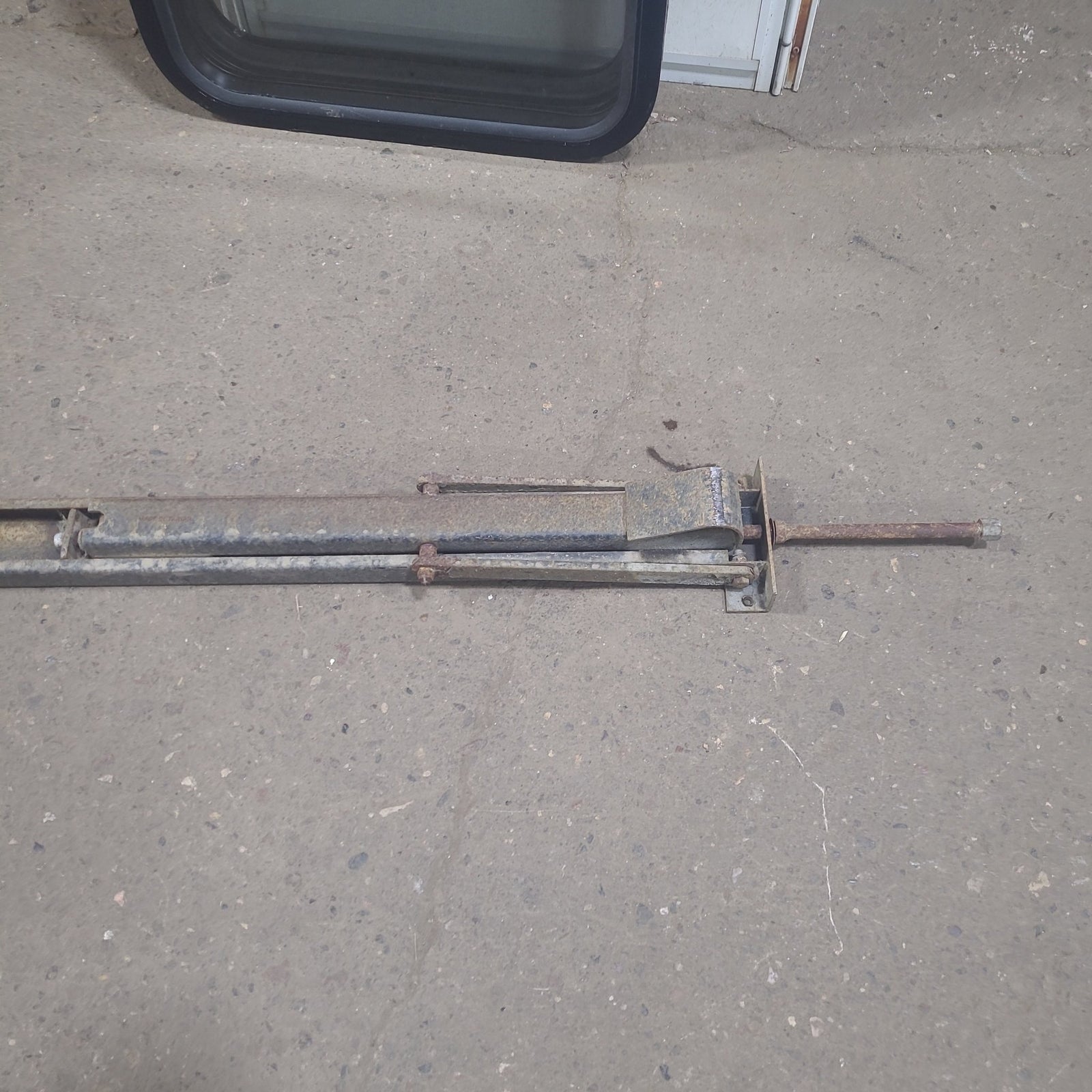 Used Telescopic Stabilizer Jack 89 1/2