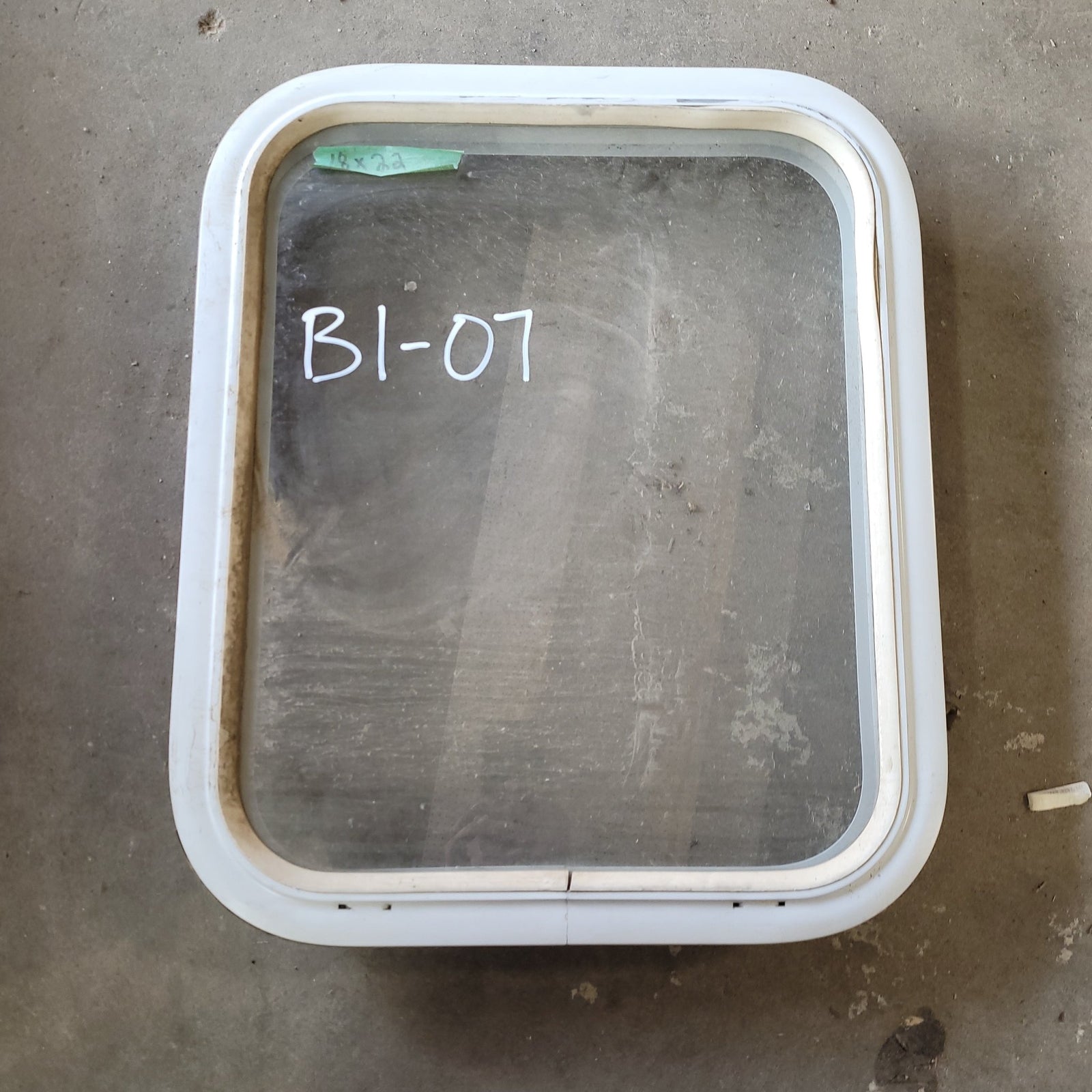 Used White Radius Non-Opening Window : 22 X 18 X 2