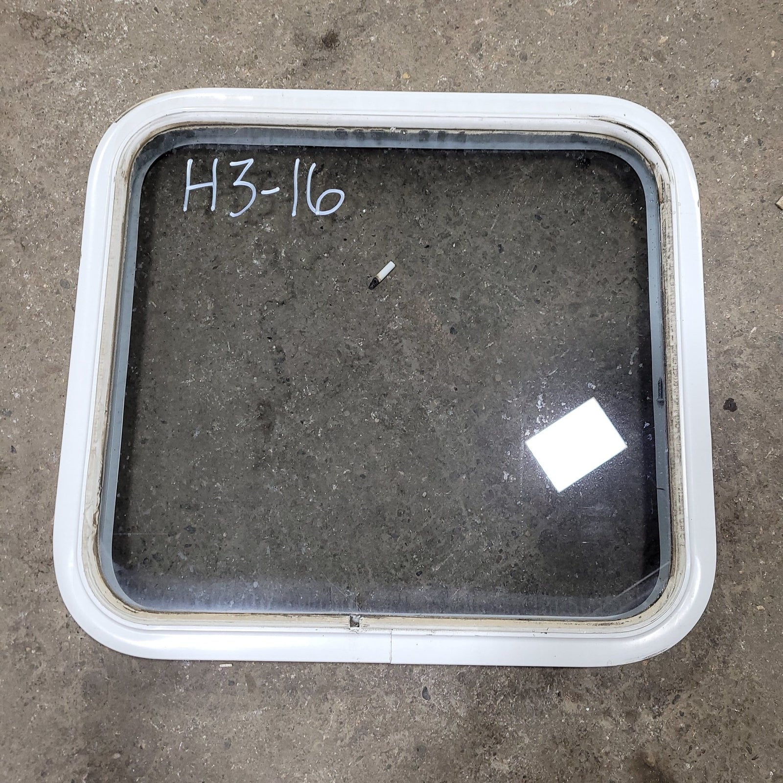 Used White Radius Non- Opening Window : 24 X 22 X 2