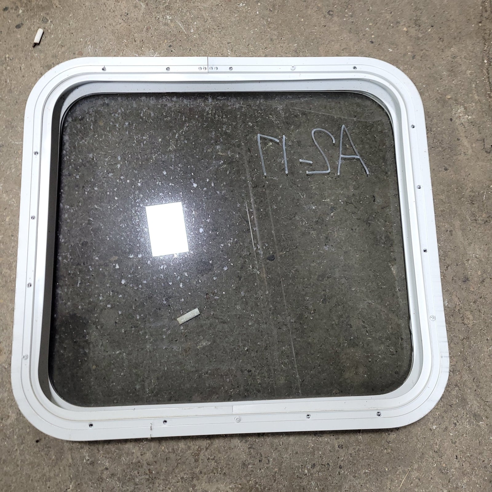 Used White Radius Non-Opening Window : 24 X 22 X 2