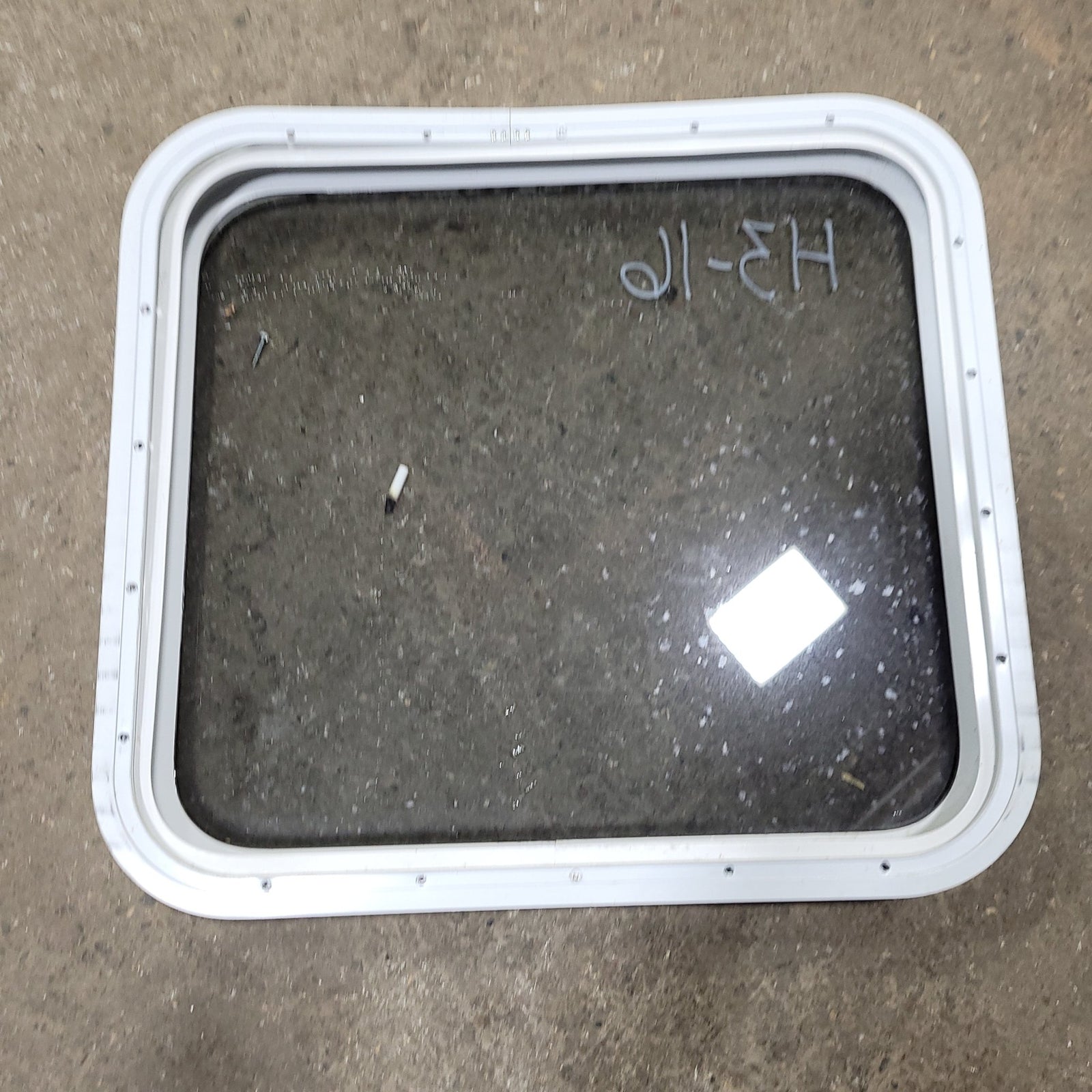 Used White Radius Non- Opening Window : 24 X 22 X 2