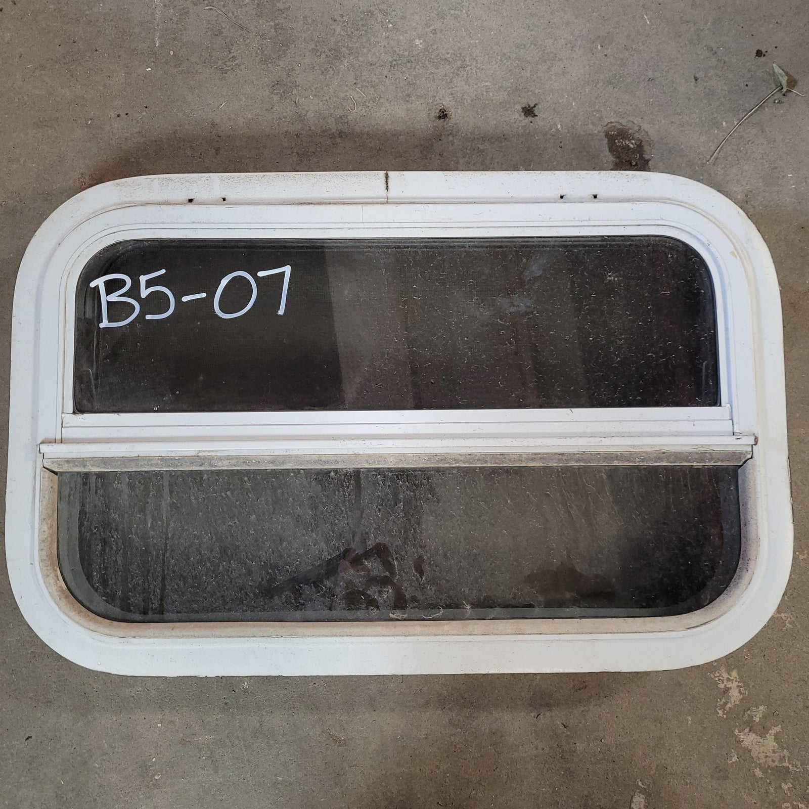 Used White Radius Opening Window : 23 1/2 X 14 1/2 X 2