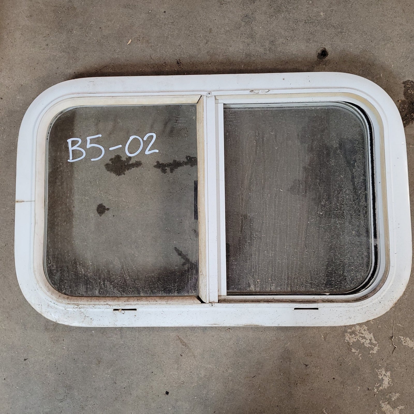 Used White Radius Opening Window : 24 X 15 X 2