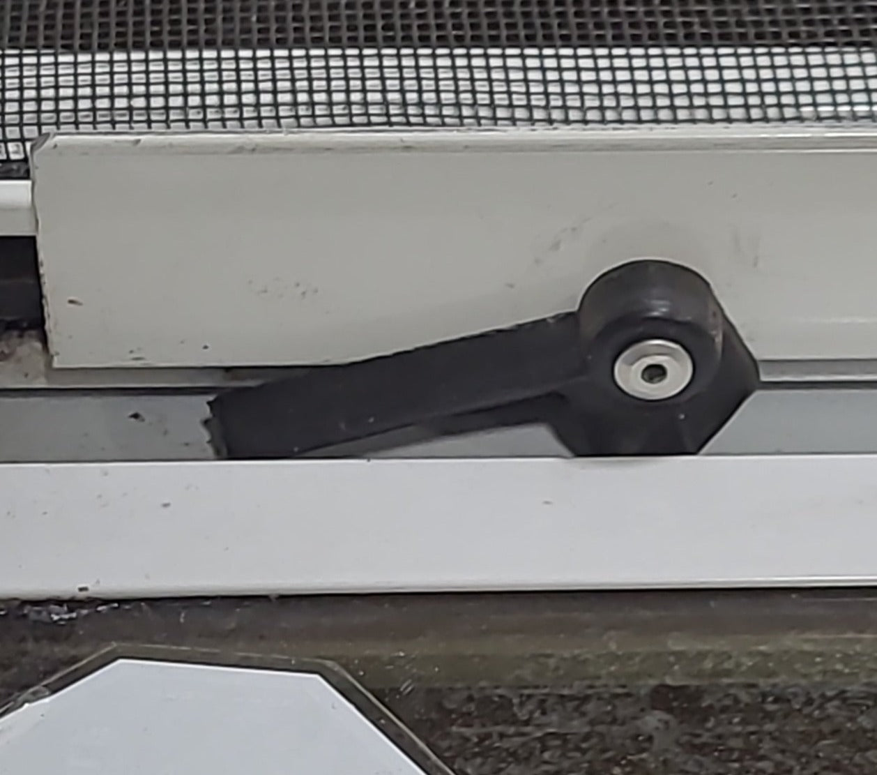 Used White Radius Opening Window : 30