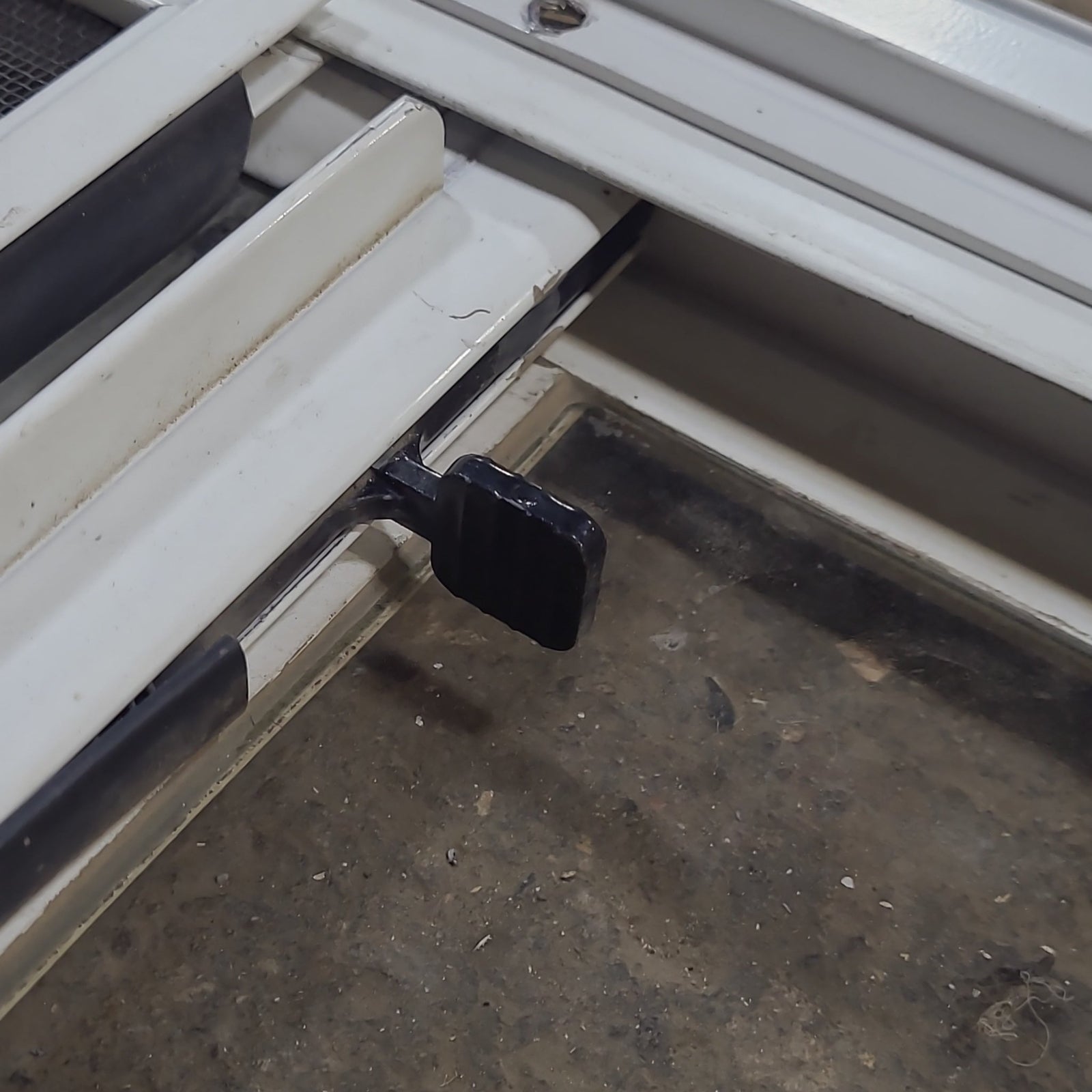 White Radius Opening Window : 17 1/2