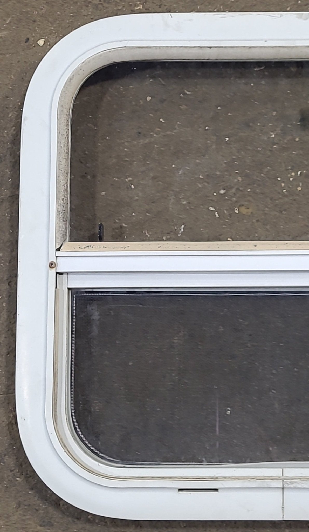 White Radius Opening Window : 17 1/2