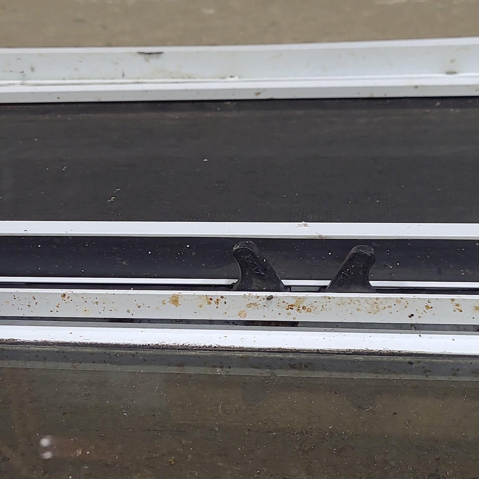 White Radius Opening Window : 23 1/2