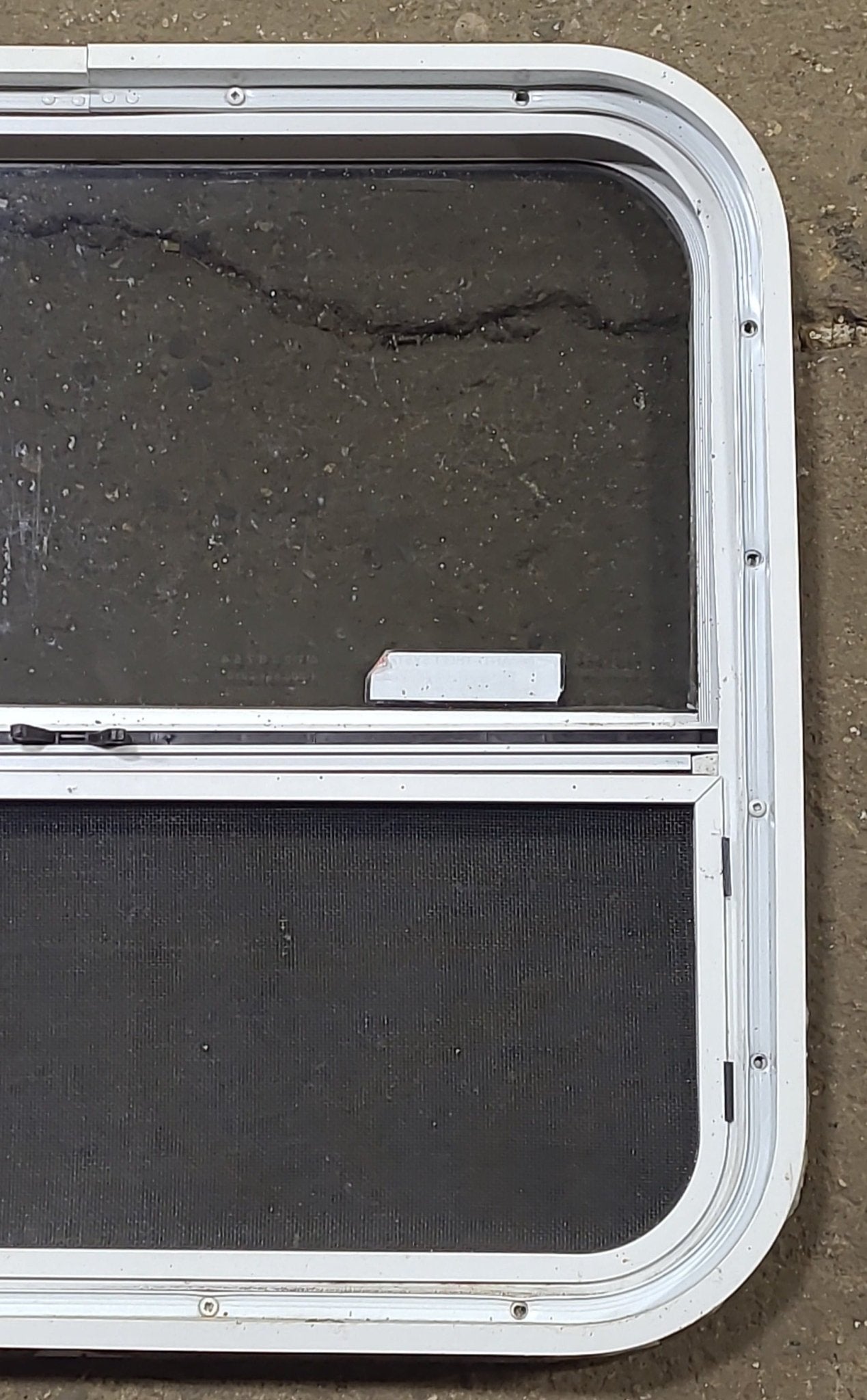 White Radius Opening Window : 23 1/2
