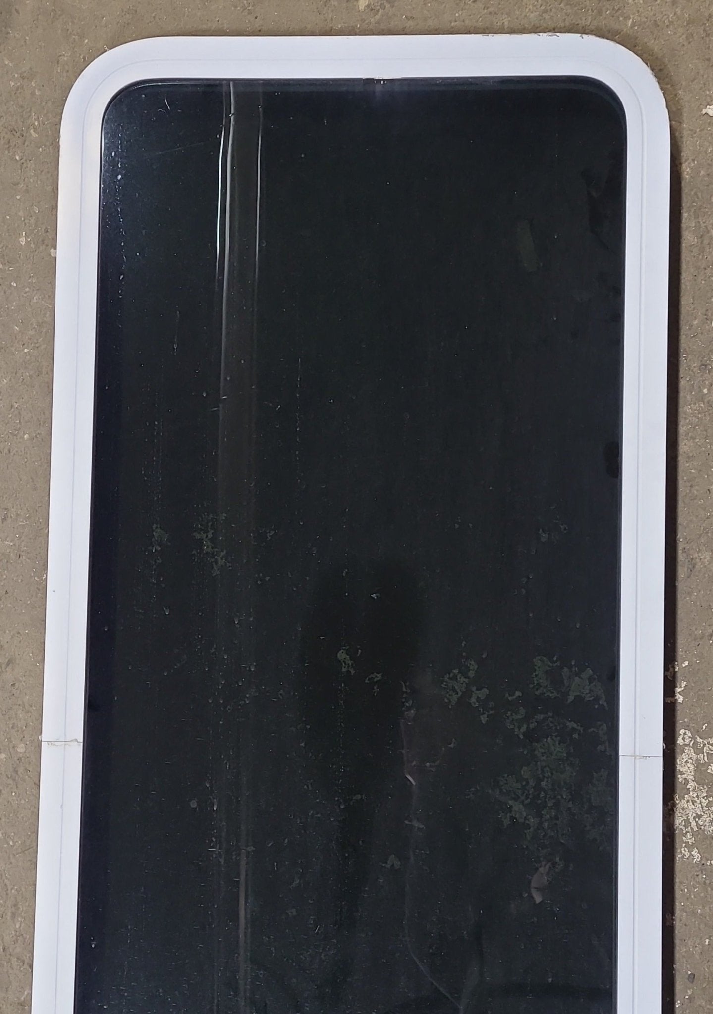 White Radius Opening Window : 24