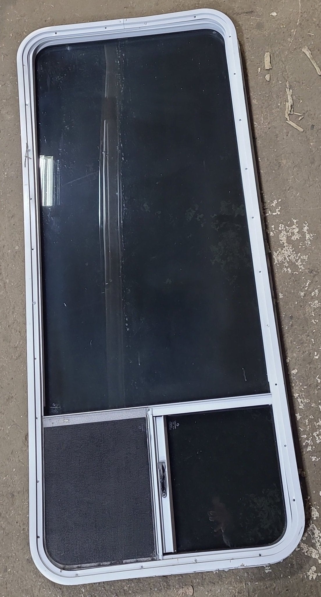 White Radius Opening Window : 24