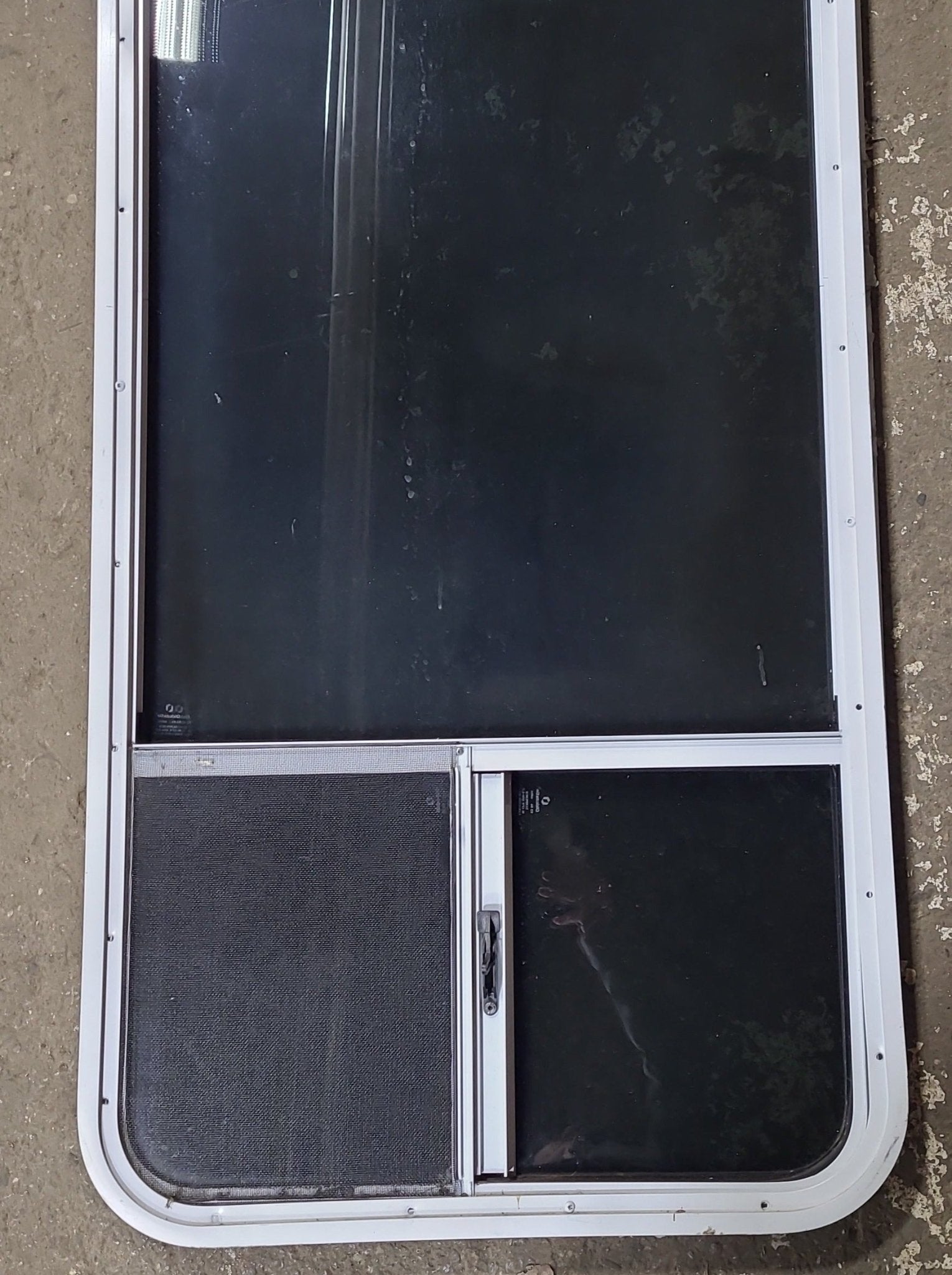 White Radius Opening Window : 24